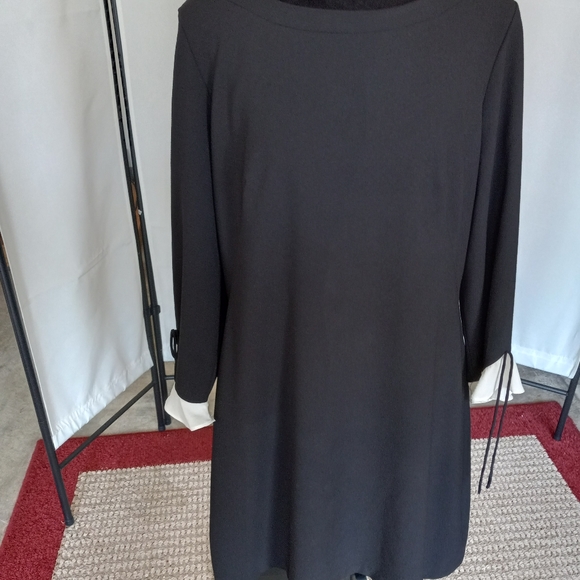 Black Dress - Picture 1 of 4